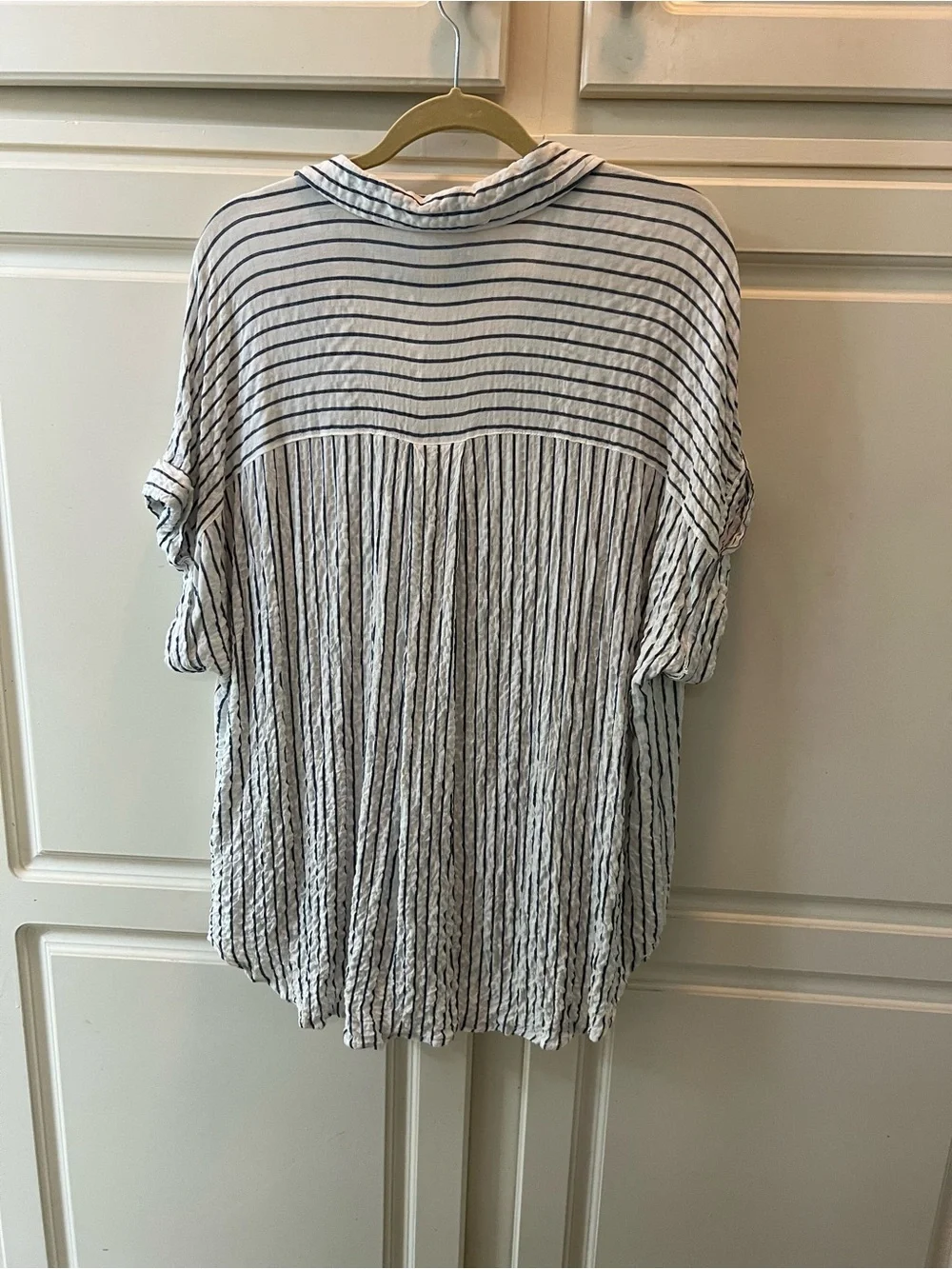 Jane and Delancey White Top with Blue Pinstripes V-Neck Tunic. 1x - Picture 4 of 6